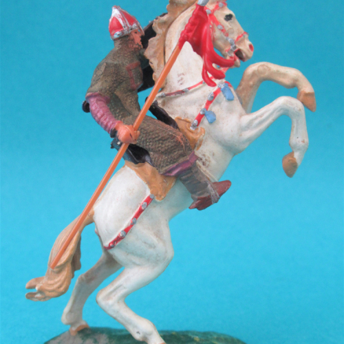 8886 4 Cavalier normand portant lance et bouclier oblong sur cheval 3 (IIIA).